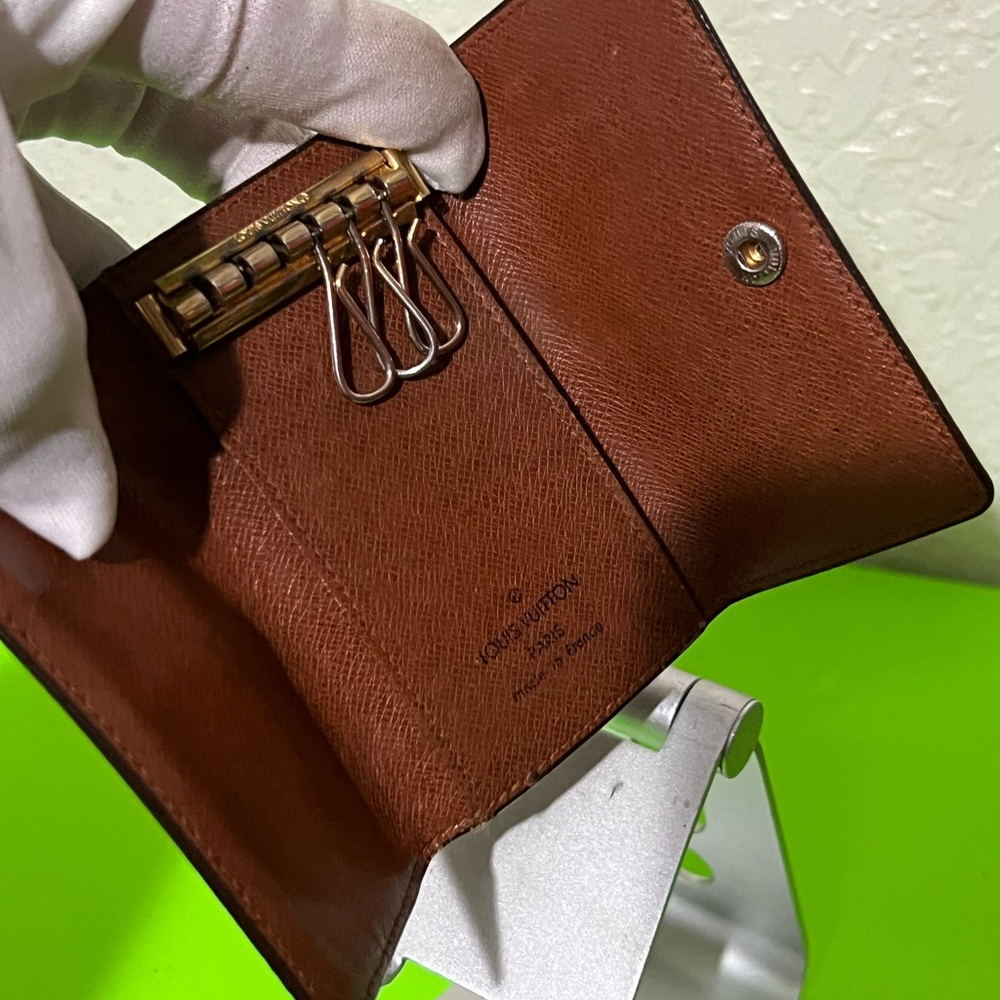 Louis Vuitton Brown Monogram Key & Card Holder - Picture 2 of 11